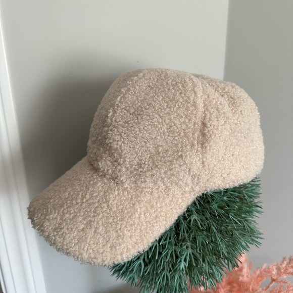 Cream Textured Cap Sherpa - Picture 3 of 3